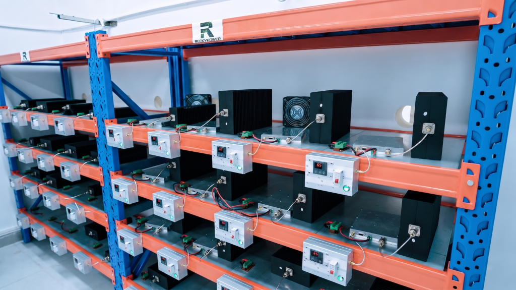 RF Power Amplifier burn-in test results showing long-duty output power, case temperature, current draw, alarm history, and early failure risk