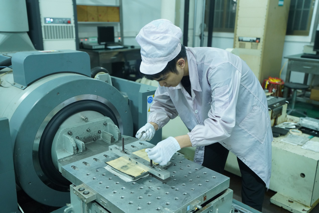 RF Power Amplifier environmental reliability test including hot storage, cold storage, powered temperature operation, vibration, humidity, dust, and transport shock